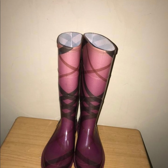 Burberry Ombre Raspberry Rain Boots/Booties - Picture 2 of 6